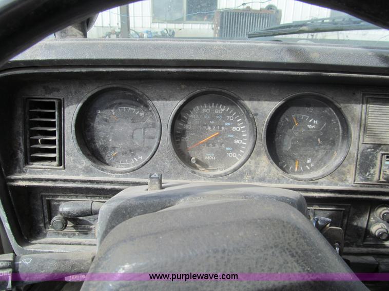 image for item I7232 1992 Dodge Ram 350 Club Cab utility truck