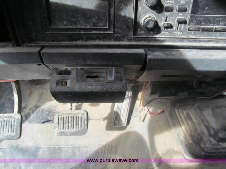 image for item I7232 1992 Dodge Ram 350 Club Cab utility truck