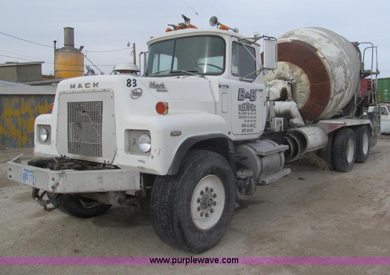 image for item I7238 1985 Mack RS688LS mixer truck