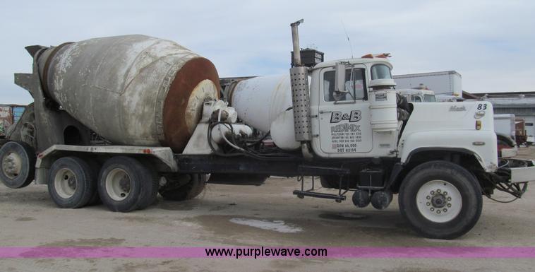 image for item I7238 1985 Mack RS688LS mixer truck
