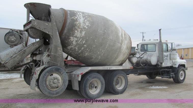 image for item I7238 1985 Mack RS688LS mixer truck