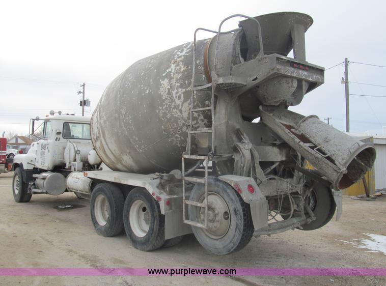 image for item I7238 1985 Mack RS688LS mixer truck