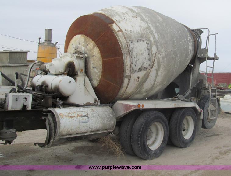 image for item I7238 1985 Mack RS688LS mixer truck