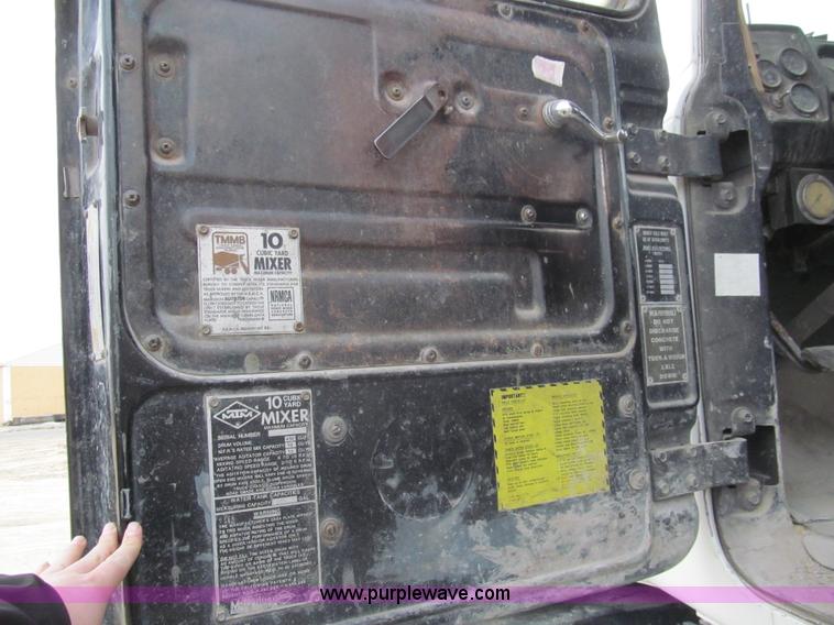 image for item I7238 1985 Mack RS688LS mixer truck