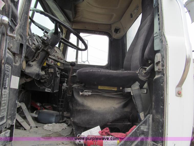 image for item I7238 1985 Mack RS688LS mixer truck