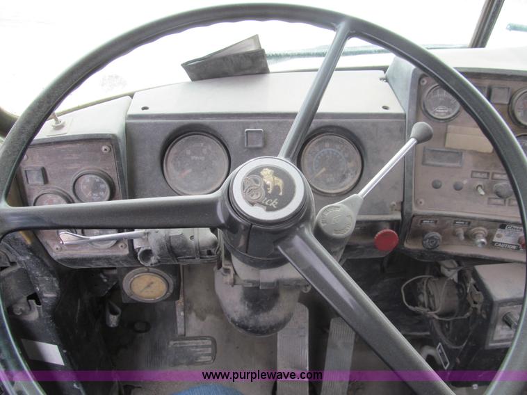 image for item I7238 1985 Mack RS688LS mixer truck