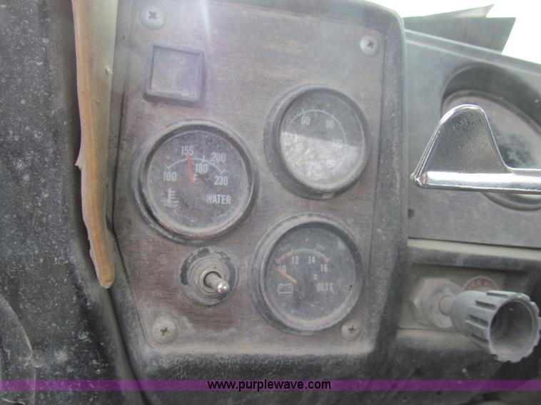 image for item I7238 1985 Mack RS688LS mixer truck