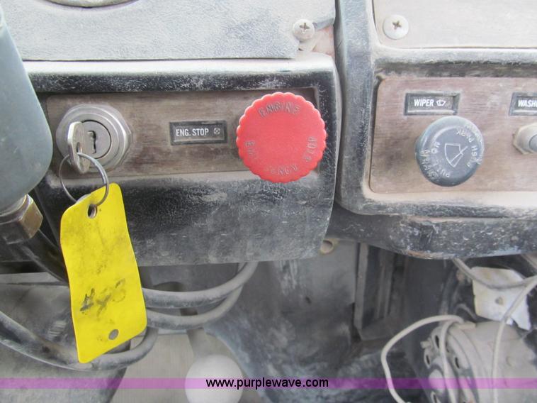 image for item I7238 1985 Mack RS688LS mixer truck