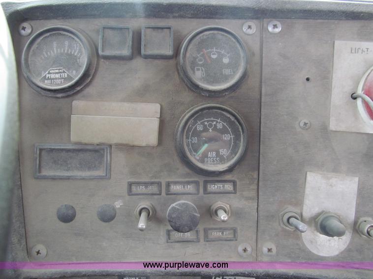 image for item I7238 1985 Mack RS688LS mixer truck