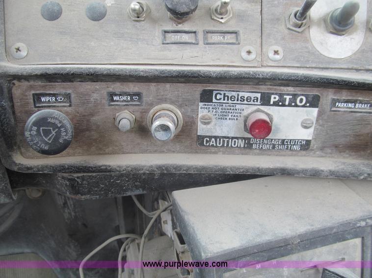 image for item I7238 1985 Mack RS688LS mixer truck