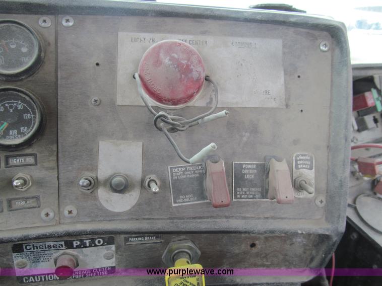 image for item I7238 1985 Mack RS688LS mixer truck