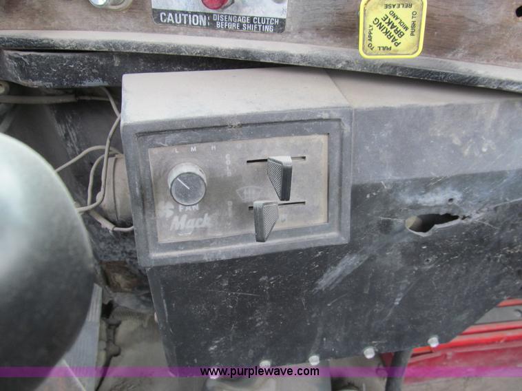 image for item I7238 1985 Mack RS688LS mixer truck