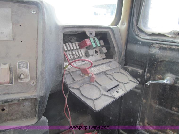 image for item I7238 1985 Mack RS688LS mixer truck