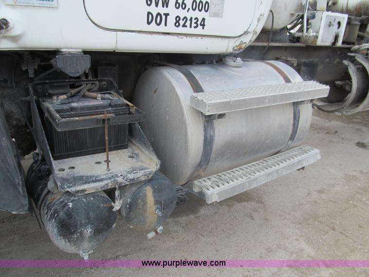 image for item I7238 1985 Mack RS688LS mixer truck