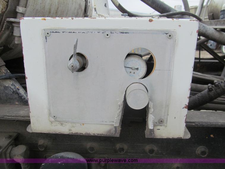 image for item I7238 1985 Mack RS688LS mixer truck