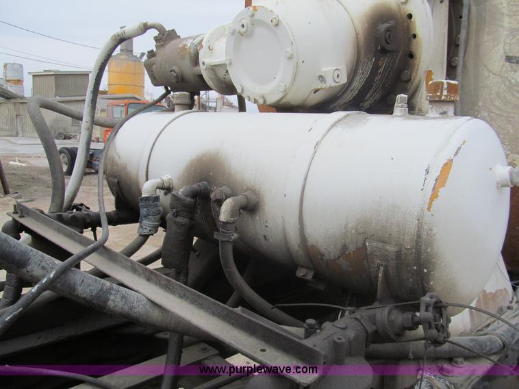 image for item I7238 1985 Mack RS688LS mixer truck