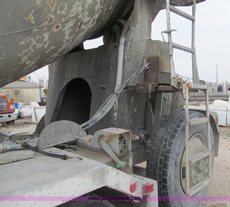 image for item I7238 1985 Mack RS688LS mixer truck