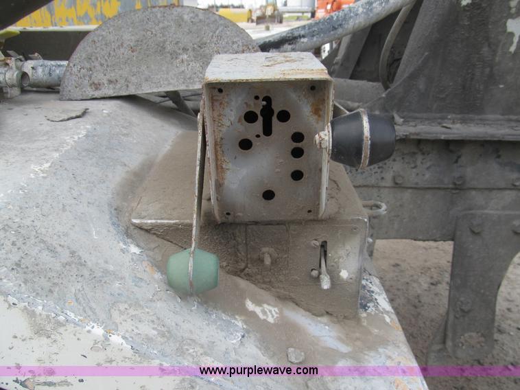 image for item I7238 1985 Mack RS688LS mixer truck