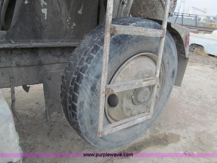 image for item I7238 1985 Mack RS688LS mixer truck