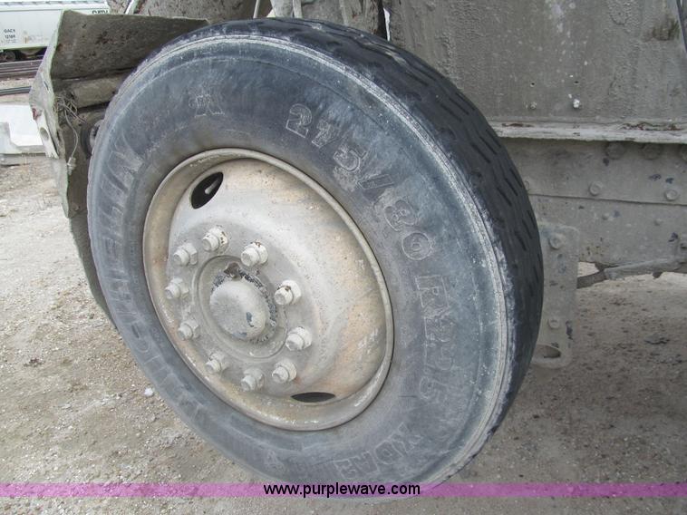 image for item I7238 1985 Mack RS688LS mixer truck