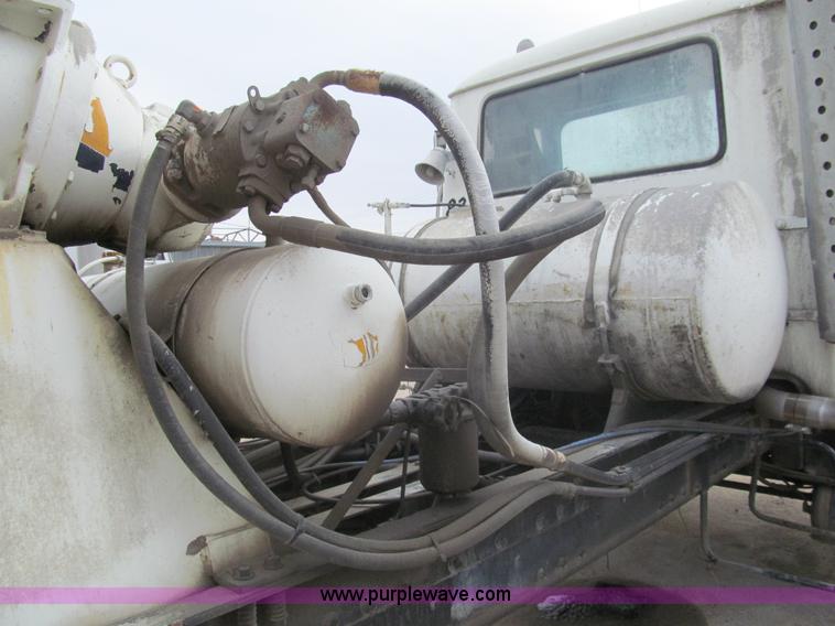 image for item I7238 1985 Mack RS688LS mixer truck