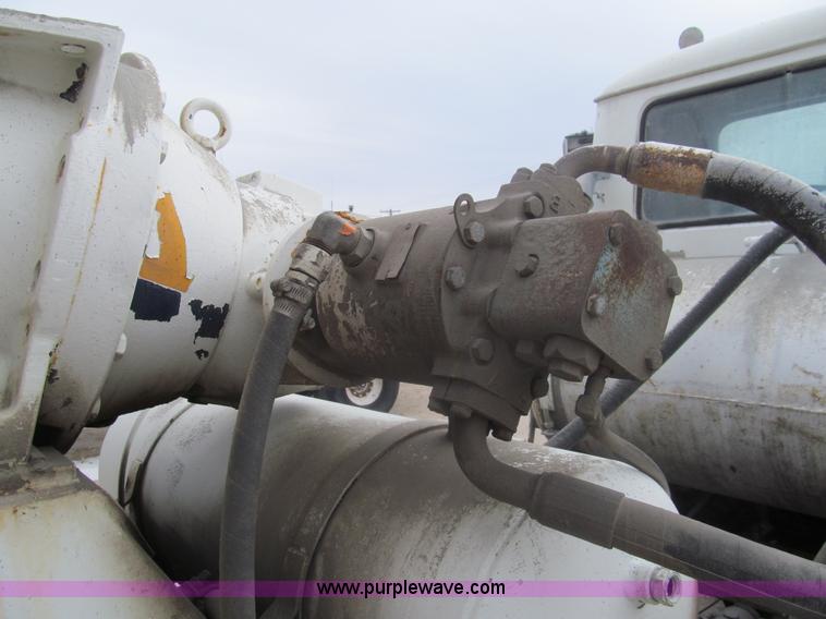 image for item I7238 1985 Mack RS688LS mixer truck