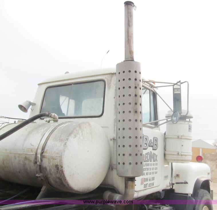 image for item I7238 1985 Mack RS688LS mixer truck