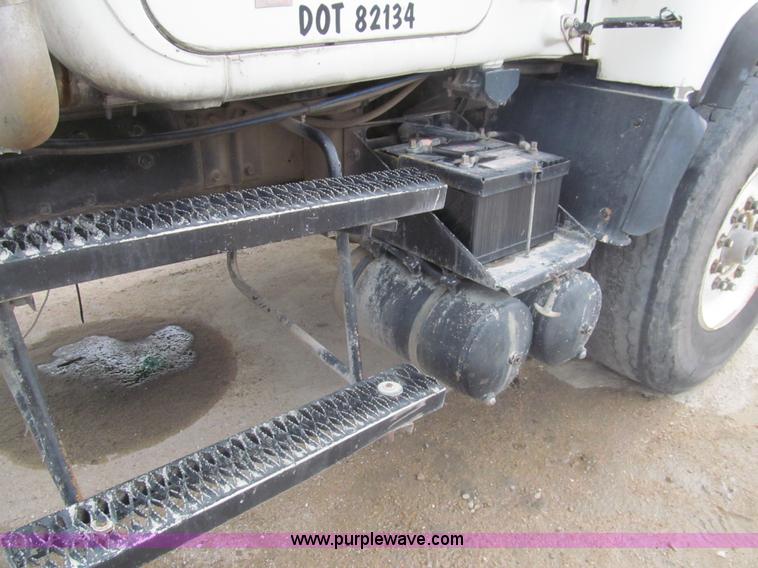 image for item I7238 1985 Mack RS688LS mixer truck