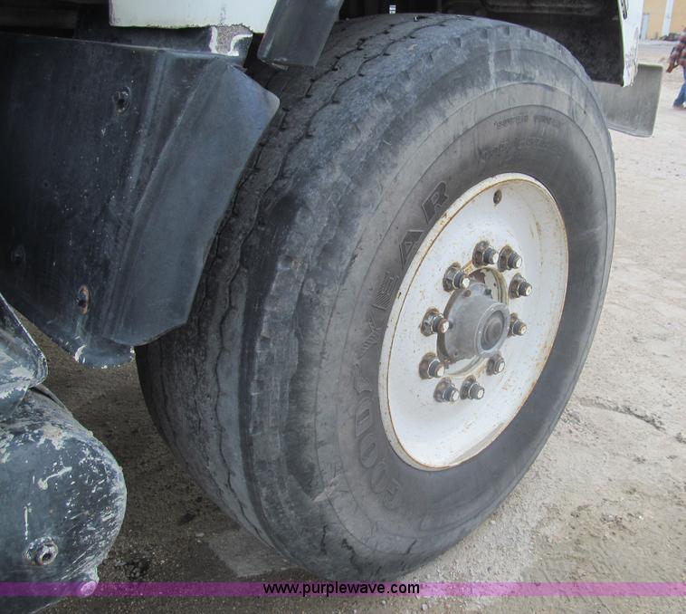 image for item I7238 1985 Mack RS688LS mixer truck