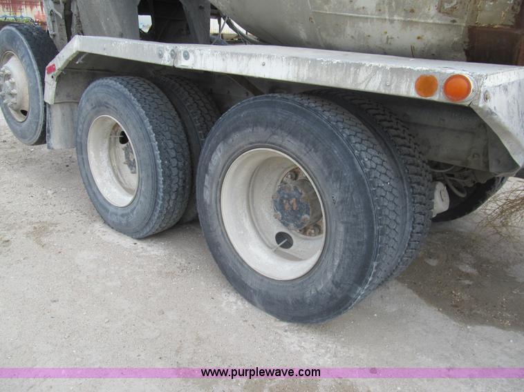 image for item I7238 1985 Mack RS688LS mixer truck