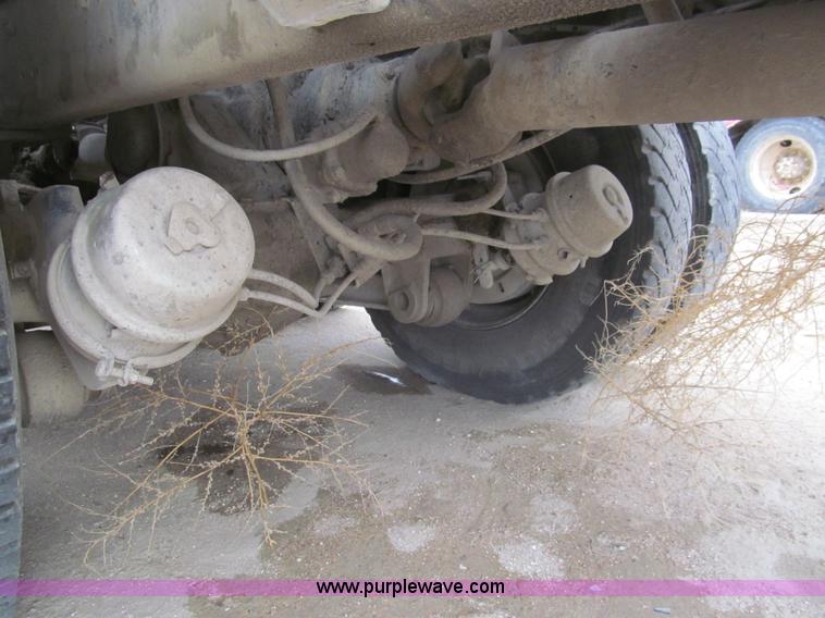 image for item I7238 1985 Mack RS688LS mixer truck