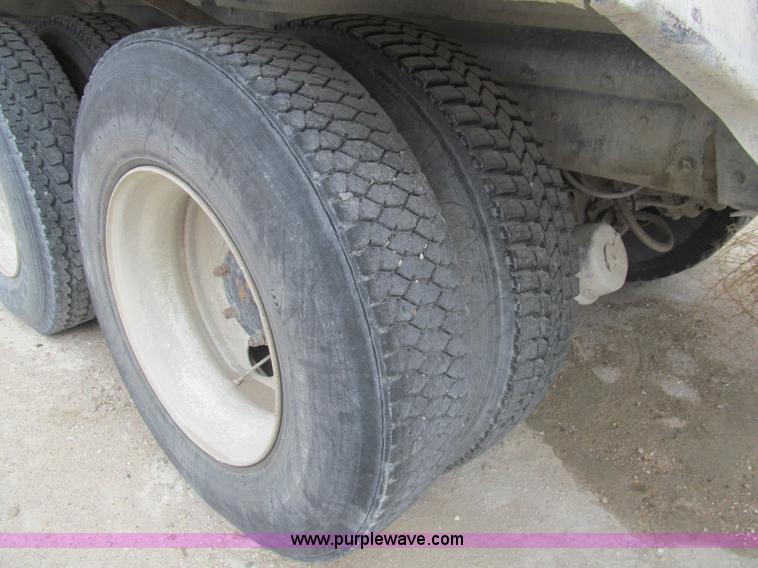 image for item I7238 1985 Mack RS688LS mixer truck