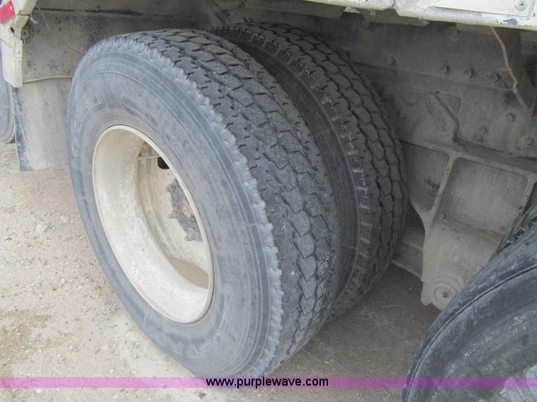 image for item I7238 1985 Mack RS688LS mixer truck