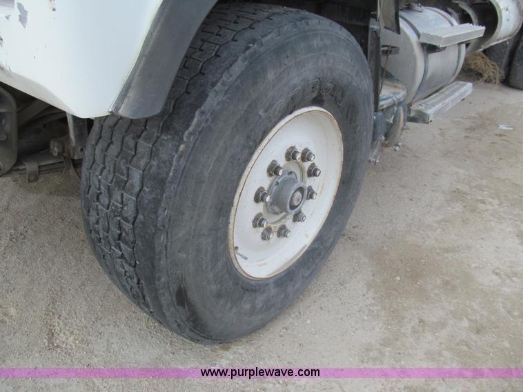 image for item I7238 1985 Mack RS688LS mixer truck