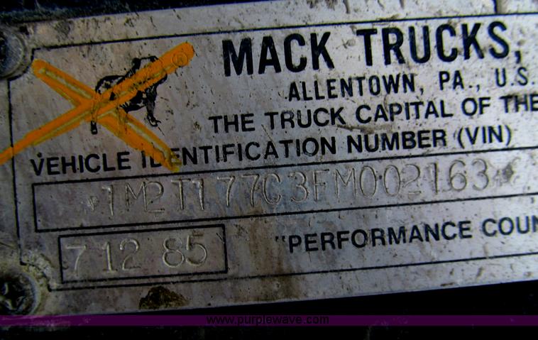 image for item I7238 1985 Mack RS688LS mixer truck