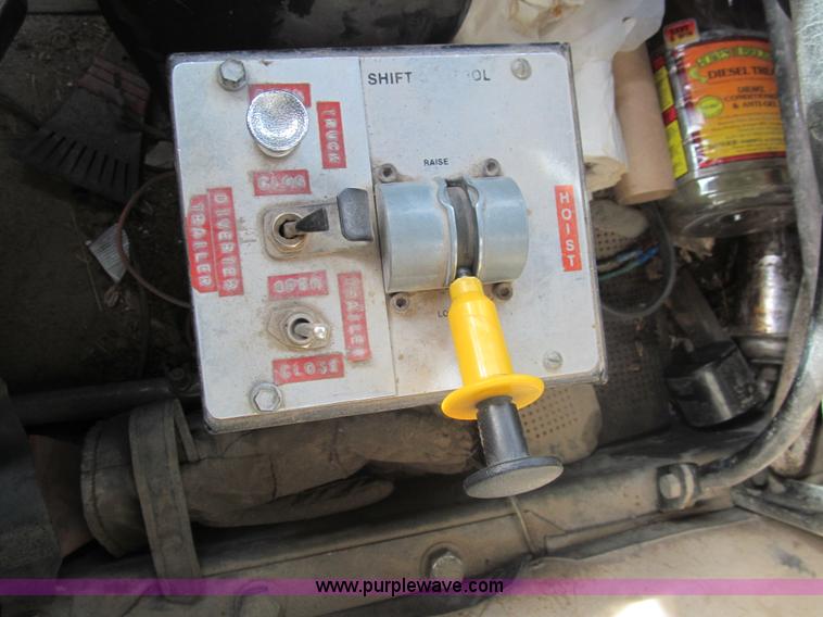 image for item I7240 1991 Mack RD688S triple axle dump truck