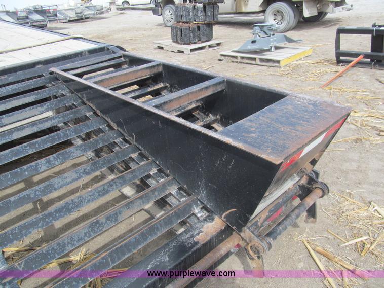 image for item I7241 2005 PJ triple axle gooseneck trailer