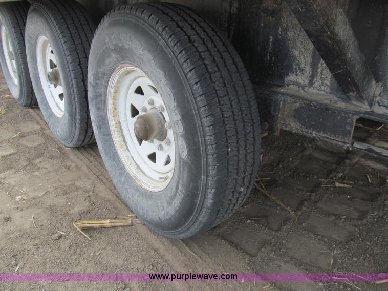 image for item I7241 2005 PJ triple axle gooseneck trailer