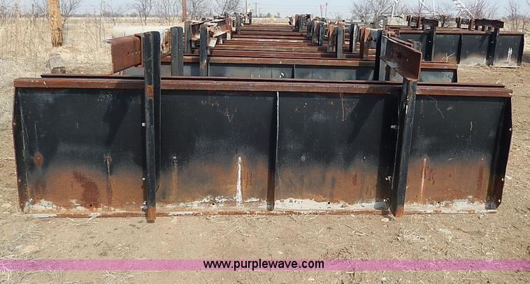 image for item I9367 (16) concrete barrier molds