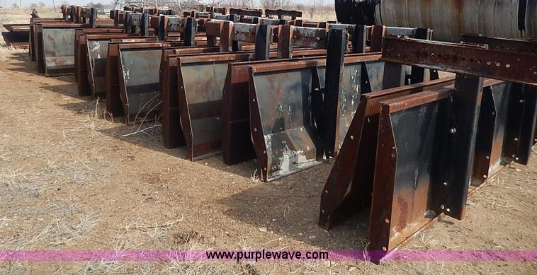 image for item I9367 (16) concrete barrier molds