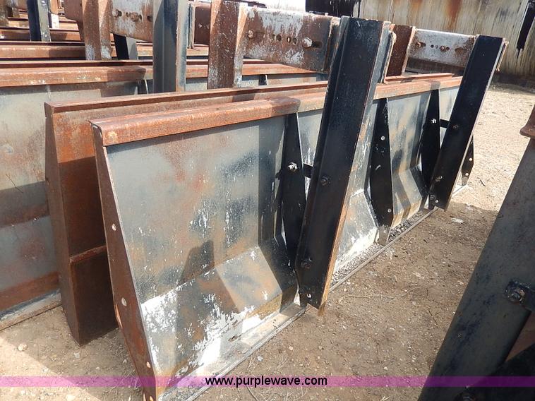image for item I9367 (16) concrete barrier molds