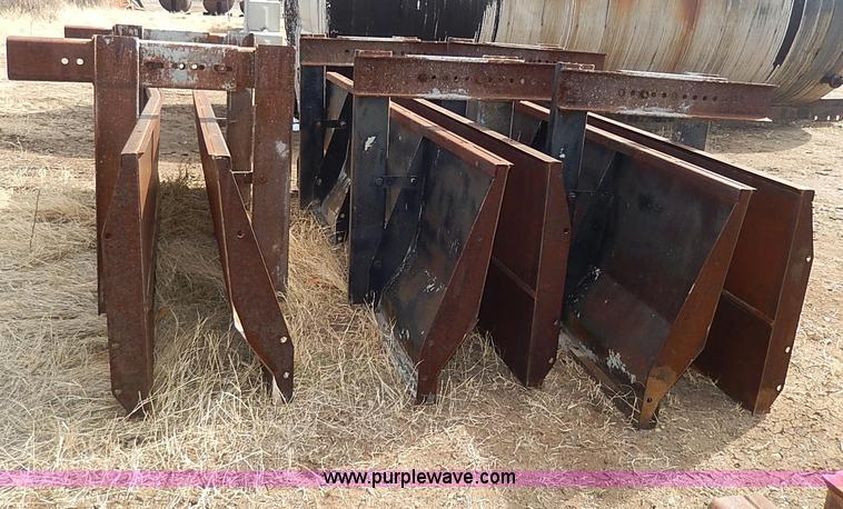 image for item I9367 (16) concrete barrier molds