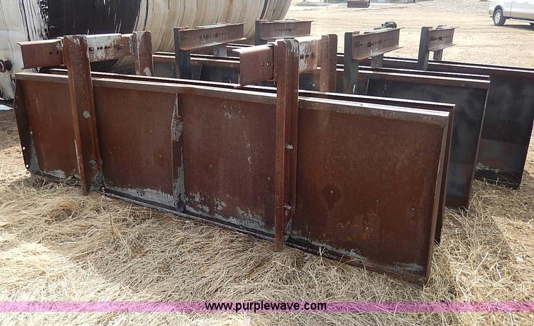 image for item I9367 (16) concrete barrier molds