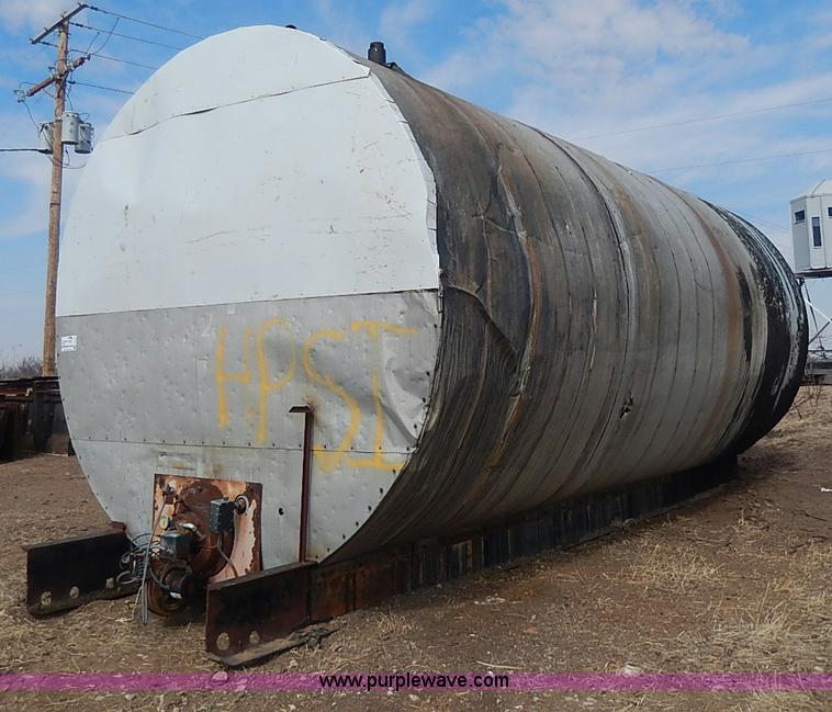 image for item I9368 10,000 gallon hot asphalt tank