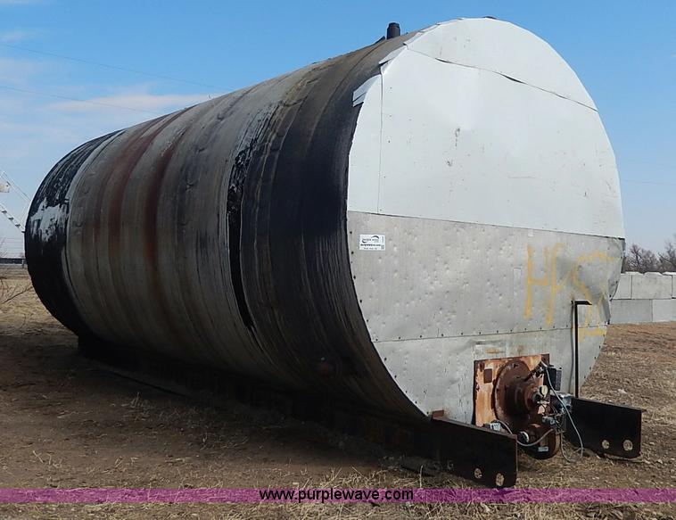 image for item I9368 10,000 gallon hot asphalt tank