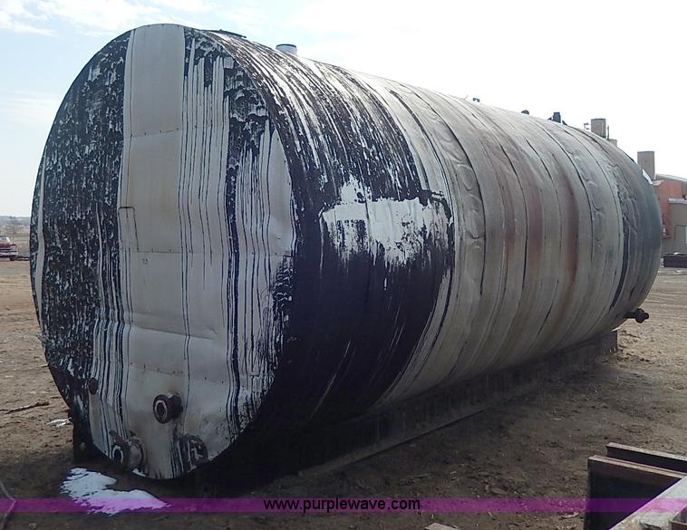 image for item I9368 10,000 gallon hot asphalt tank