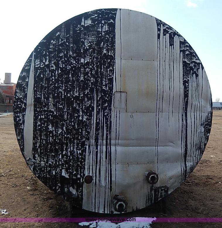 image for item I9368 10,000 gallon hot asphalt tank