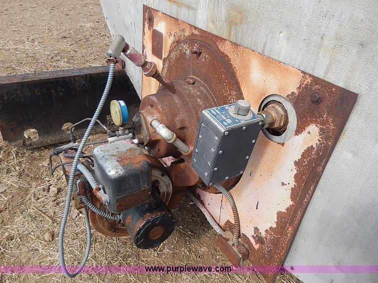 image for item I9368 10,000 gallon hot asphalt tank