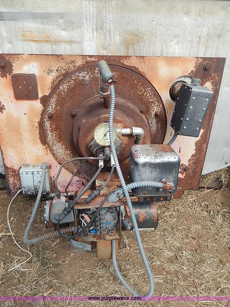 image for item I9368 10,000 gallon hot asphalt tank