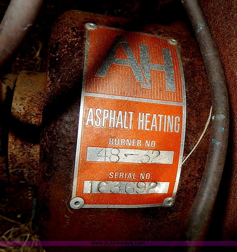 image for item I9368 10,000 gallon hot asphalt tank